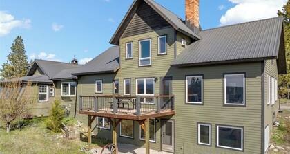 4-bedroom farmhouse in tranquil Ovando with AC comfort