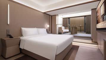 Chambre Double Signature | Couette en duvet d'oie, articles gratuits dans le mini-bar, bureau