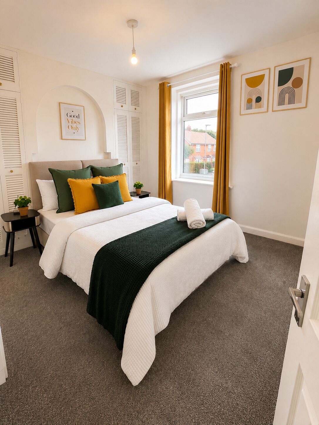 Iron/ironing board, free WiFi, bed sheets