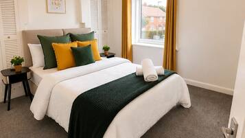 Iron/ironing board, free WiFi, bed sheets