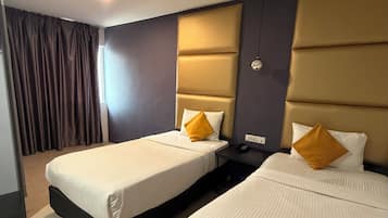 In-room safe, laptop workspace, iron/ironing board, free WiFi