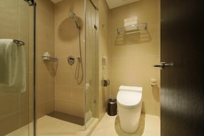 Kamar Twin Standar | Kamar mandi | Pengering rambut, jubah mandi, sandal, dan handuk