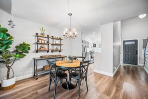 Dining - Gorgeous Townhouse, Beautiful Balcony, Centrally Located at 44th St/ Camelback (Phoenix)