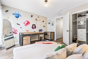 Room - NEW Gorgeous Townhome, Beautiful Balcony, Centrally Located at 44th St/Camelback (Phoenix)