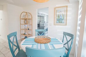 Dining - Fenced Yard, Boat Parking & Fire Pit | Near Beach (Naples)