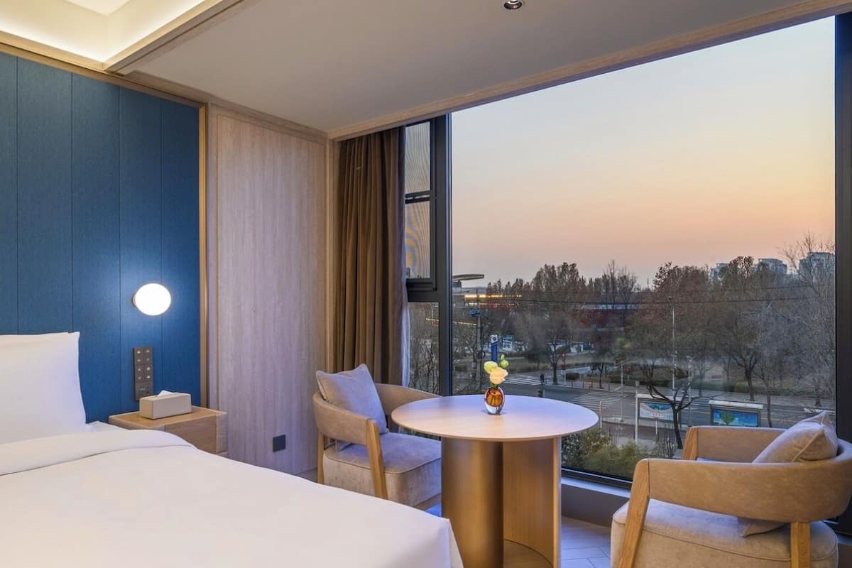 Habitación de lujo doble | Minibar con artículos gratuitos, escritorio, cortinas opacas