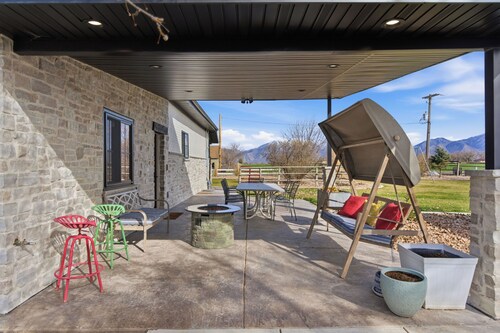 Highlanders Retreat\Private\BBQ Grill\Farmhaus&Castia\W&D