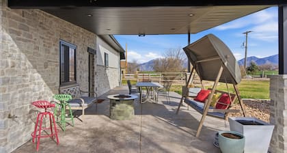 Highlanders Retreat\Private\BBQ Grill\Farmhaus&Castia\W&D