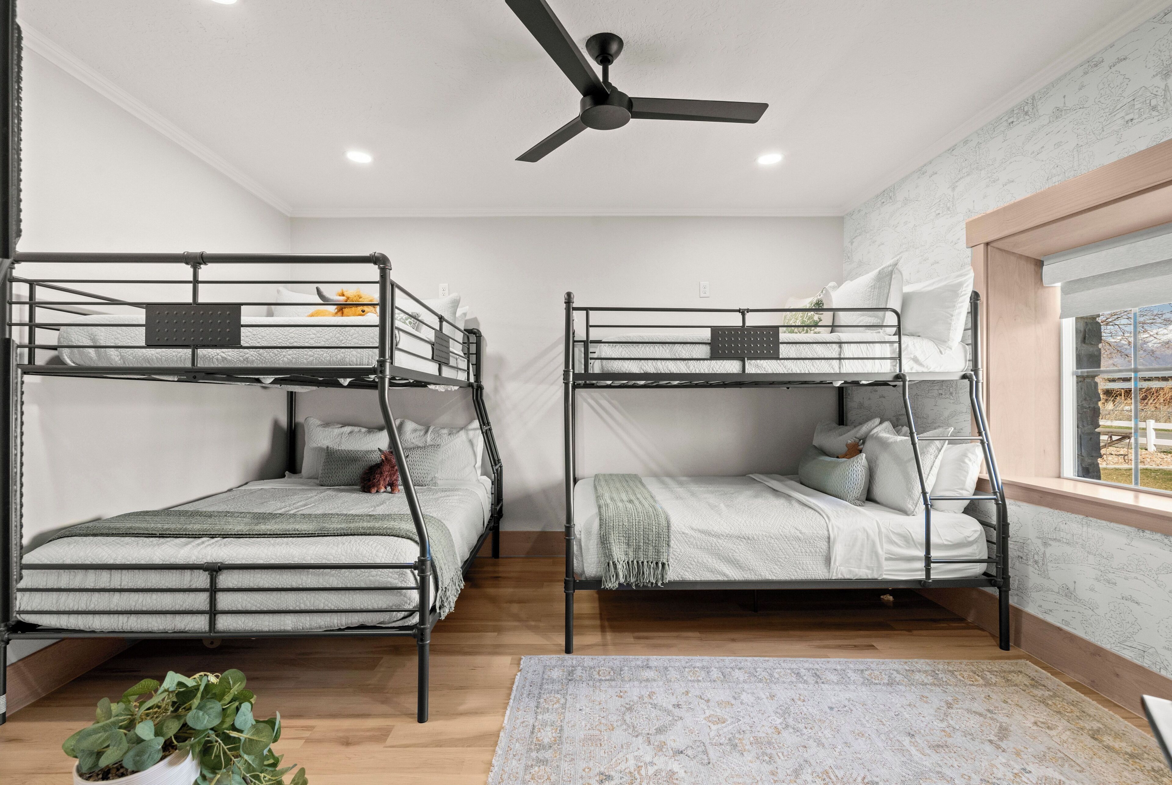 4 bedrooms, desk, iron/ironing board, travel crib