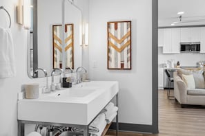Interior - Walk to Broadway · Rooftop + Gym · Private Balcony (Nashville)