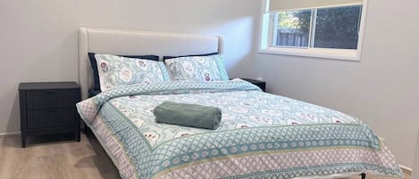 4 bedrooms, iron/ironing board, free WiFi, bed sheets