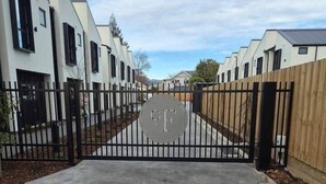 Property grounds - Luxury on Gloucester (Christchurch)