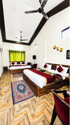 Quarto família | Roupas de cama antialérgicas, escrivaninha, quartos à prova de som