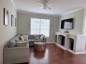 Unclassified image, 5 of 6, button - Modern 4BR Retreat | Easy Gulf Beach Day Trips (Lutz)
