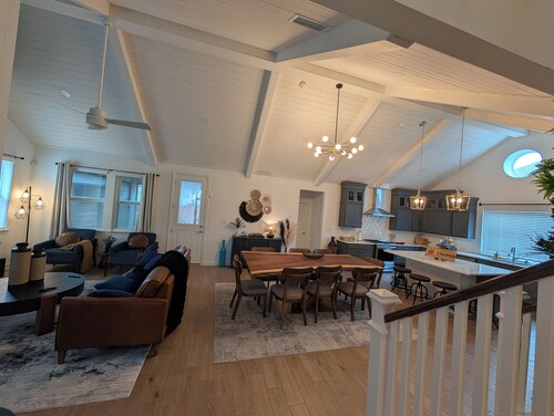 Beautiful 6-bedroom 5-bth home with comfort, amenities, space, & southern charm.