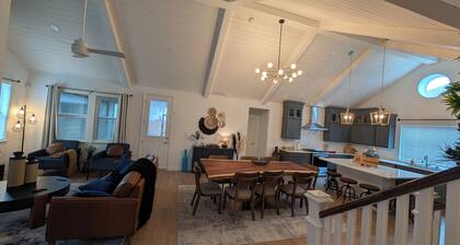 Beautiful 6-bedroom 5-bth home with comfort, amenities, space, & southern charm.