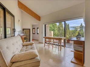 Living area - Exceptional with Swimming Pool and Sea Views (LA CADIERE D AZUR)