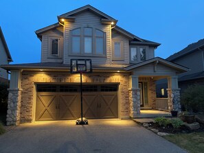 Exterior - Private Home w/ 5 bedrooms, 3.5 baths, office, 3 living rooms, & HOT TUB. (London)