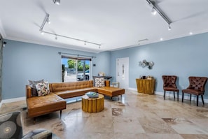 Smart TV, table tennis, books - Miami Oasis: Central, Near Airport, BBQ, Playset (Miami)