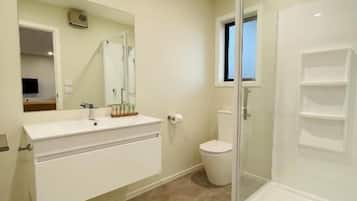 Cabin | Bathroom