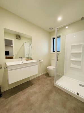 Cabin | Bathroom - The Waimate Lodges (Waimate)
