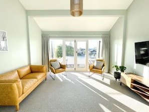 Living area - The Waimate Lodges (Waimate)