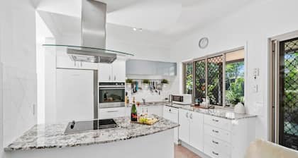3BR Bulimba Family Retreat