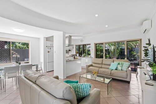 3BR Bulimba Family Retreat