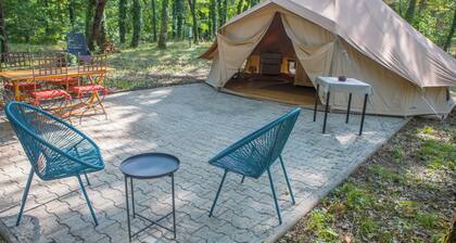 Tente glamping en bord de rivière