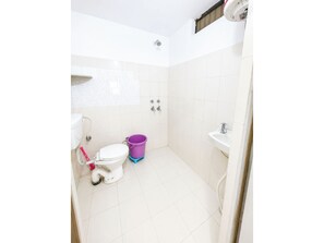 Standard Double Room, Air conditioning | Bathroom | Shower, rainfall showerhead, slippers, towels - Hotel Divya Garhwal Rishikesh (Rishikesh)