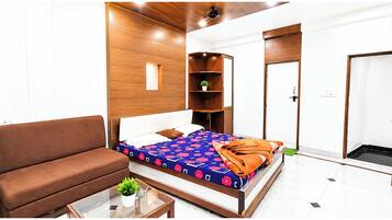 Chambre Double Deluxe, plusieurs lits, climatisation | Literie hypoallergénique, bureau, chambres insonorisées, Wi-Fi gratuit