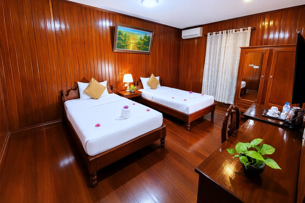 Superior Twin Room, City View | Peralatan tempat tidur premium, tilam berlapik, bar mini 