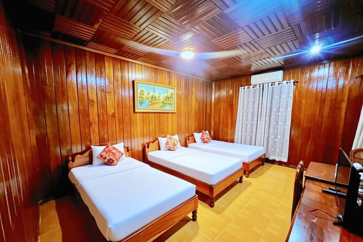 Family Villa, Balcony, Garden View | Desk, WiFi (free), bed sheets