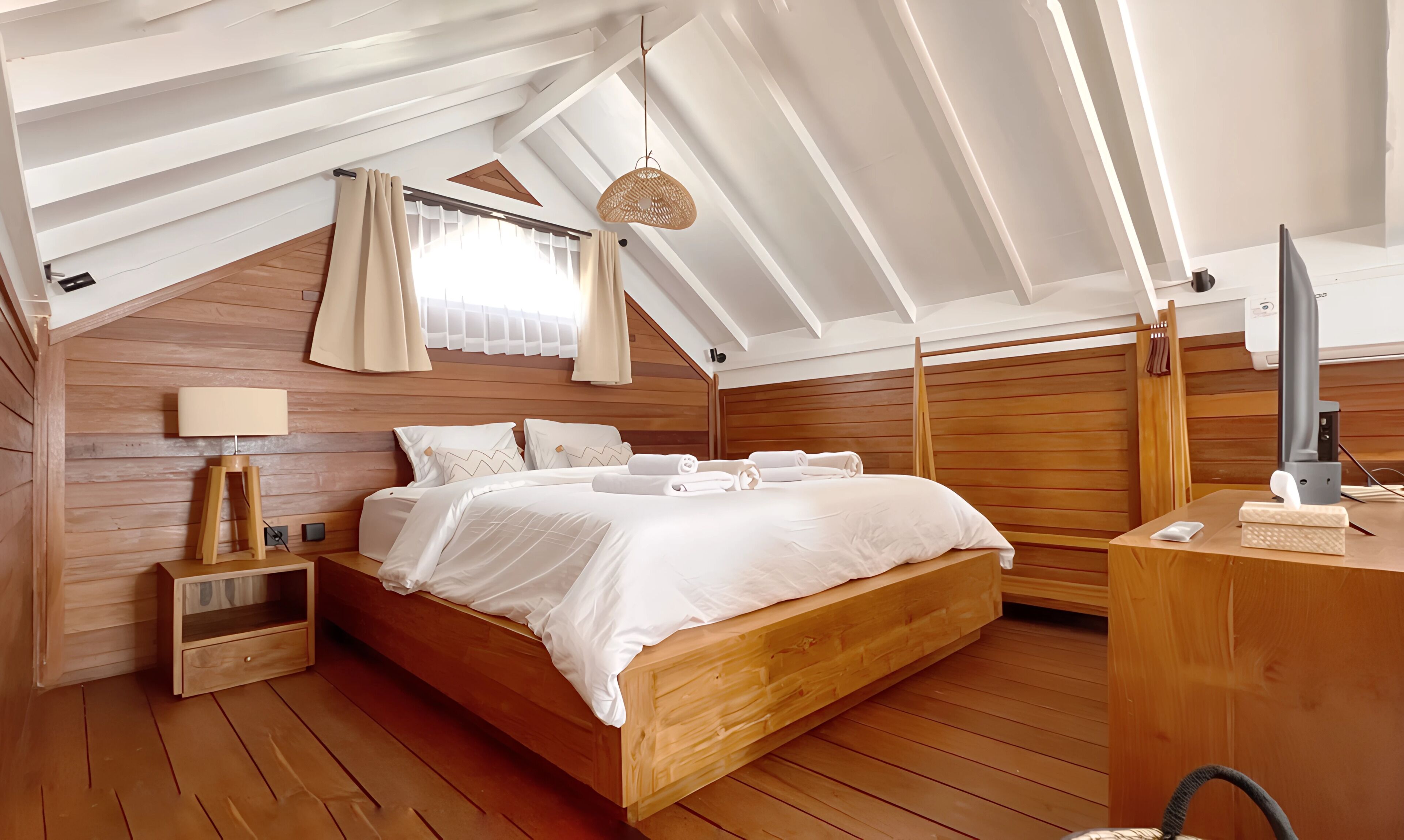 Deluxe Room, Garden View | Desk, laptop workspace, free WiFi