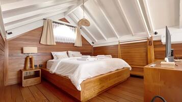 Deluxe Room, Garden View | Desk, laptop workspace, free WiFi