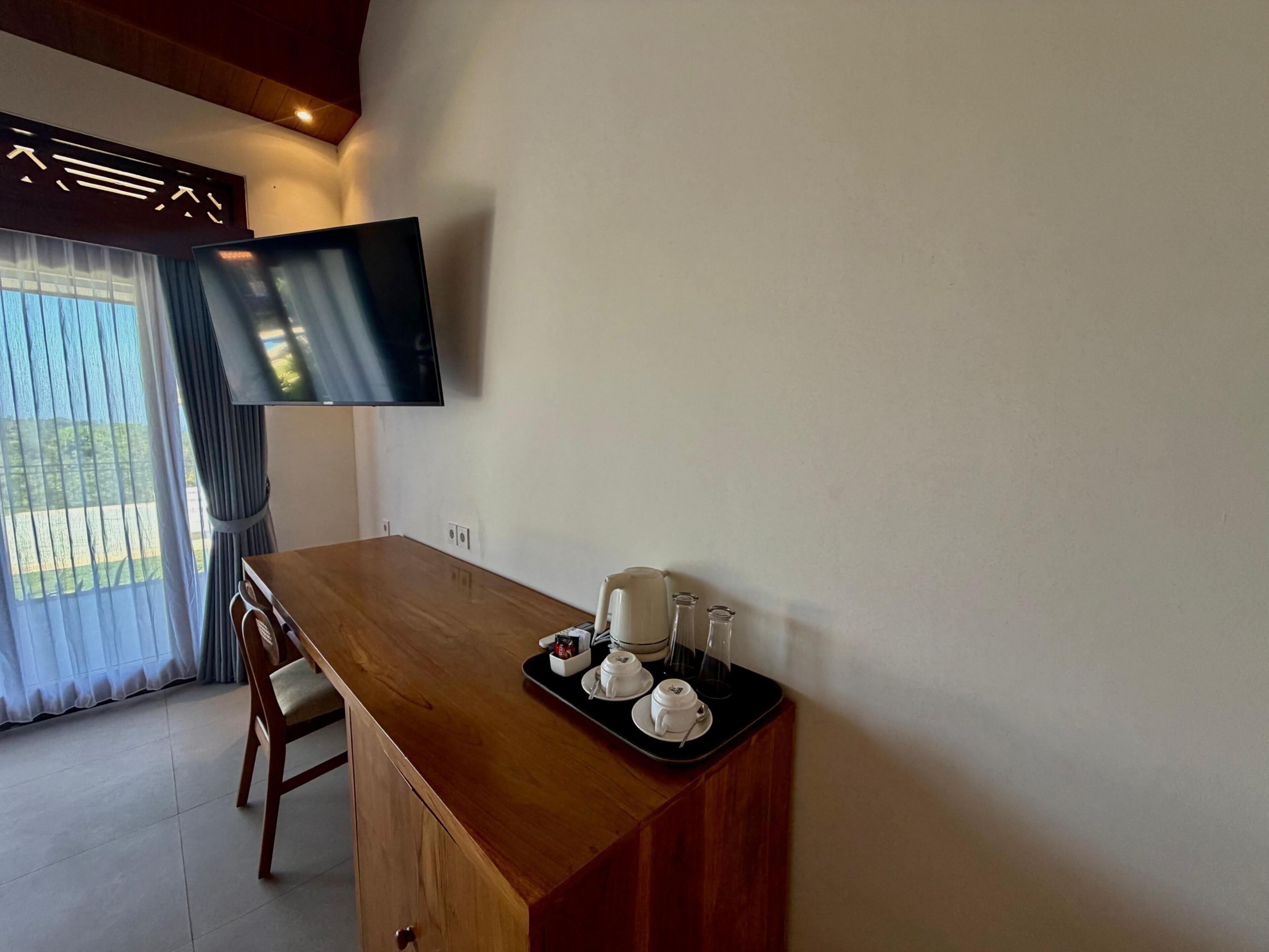 Deluxe Double Room, Patio | Interior