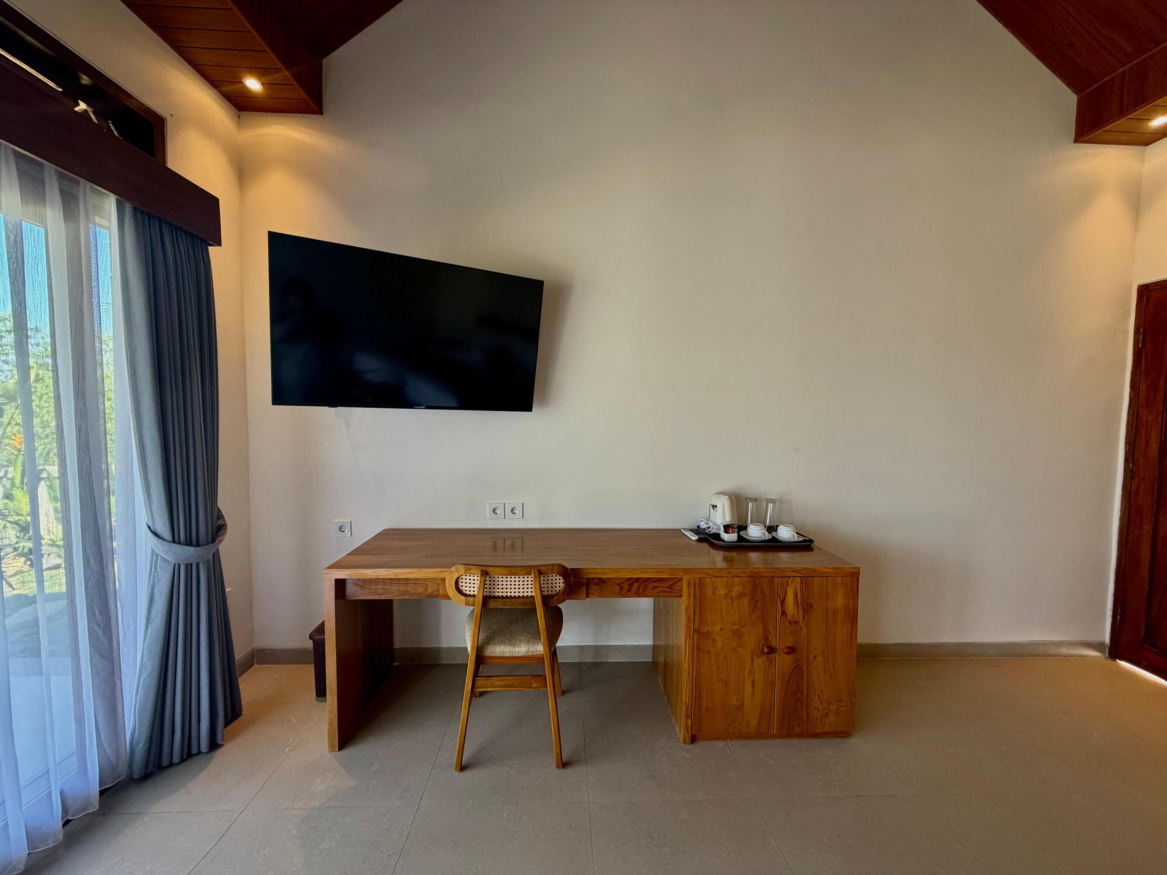 Deluxe Double Room, Patio | Interior