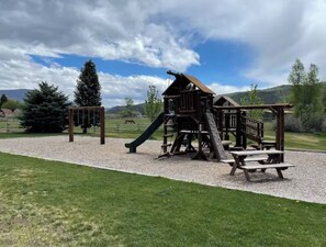 Children’s area - Creekside Escape • Private Fly Fishing Dock with Badge • Near Aspen with Views (Carbondale)
