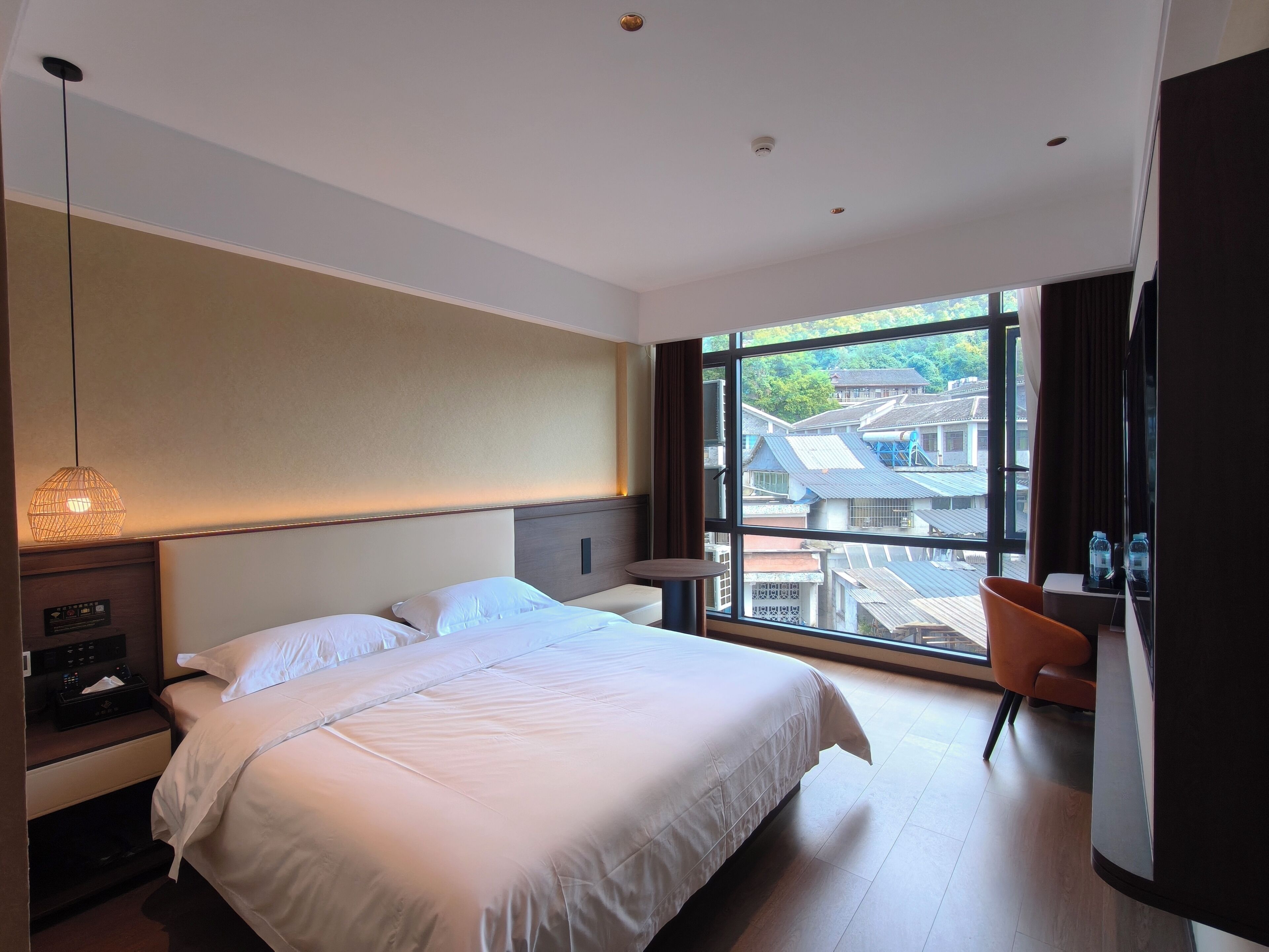 Suíte estúdio superluxo, 1 cama Queen, banheiro privativo, vista para a colina | Roupas de cama de algodão egípcio, roupas de cama premium