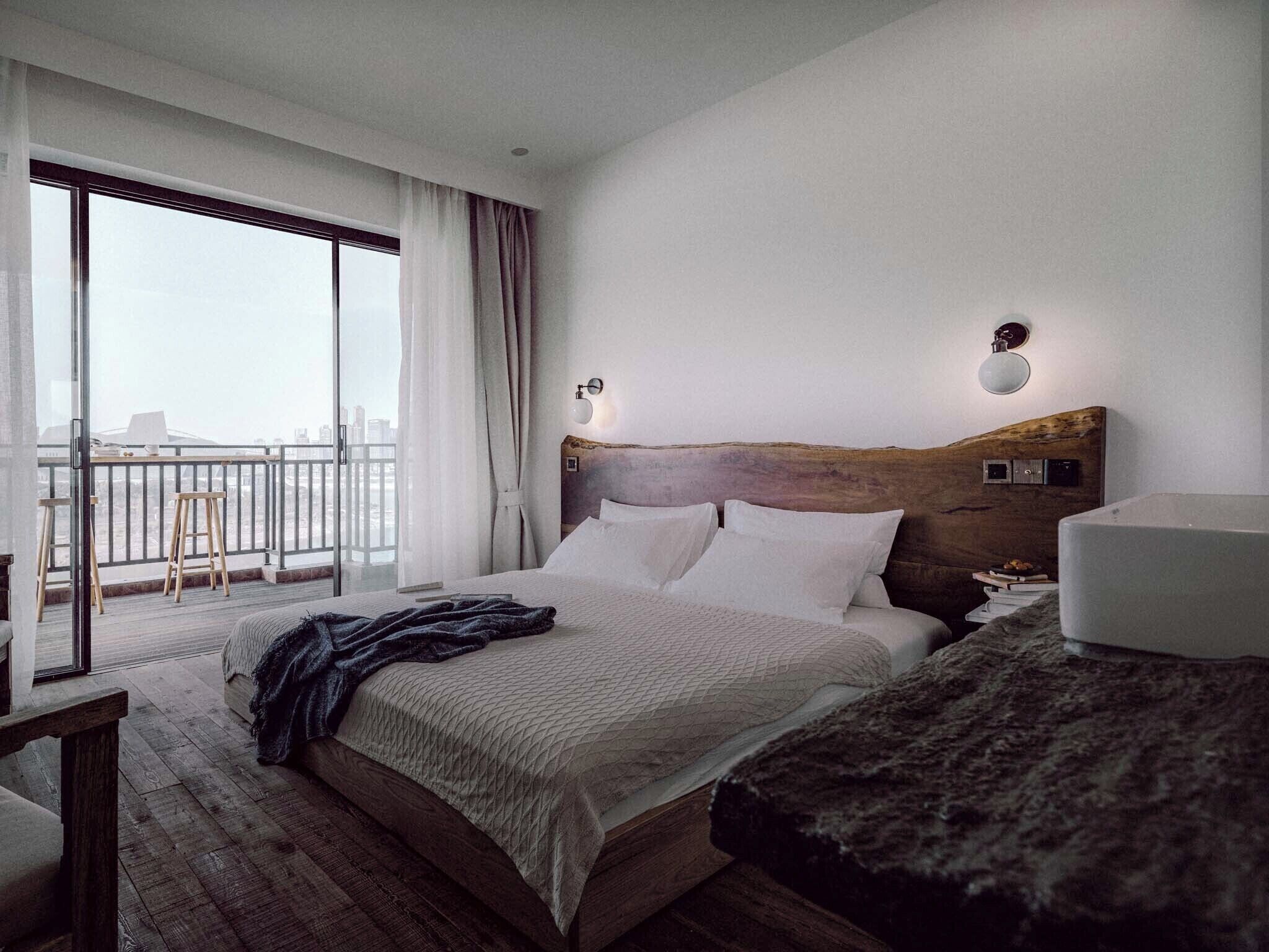 Ropa de cama de alta calidad, cubrecamas y cortinas blackout 