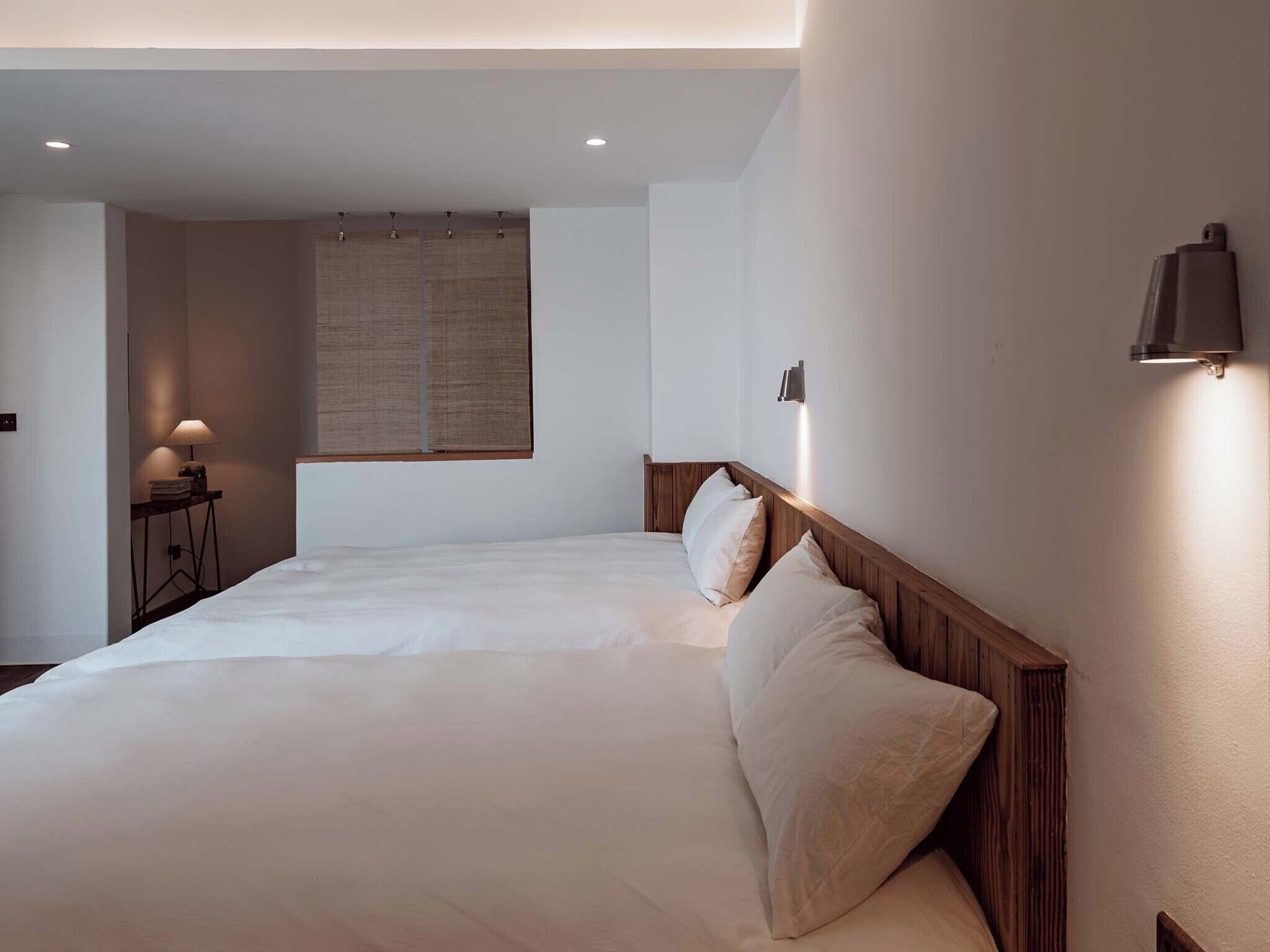 Deluxe-Suite, Balkon, Flussblick | Hochwertige Bettwaren, Daunenbettdecken, Verdunkelungsvorhänge