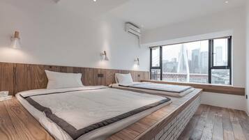 Suite de luxe, balcó, vistes al riu | Roba de llit d'alta qualitat, cobrellits i cortines opaques
