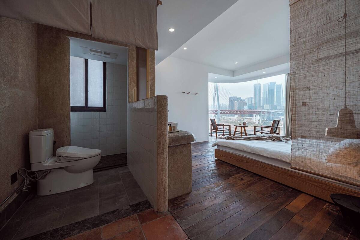 Amenidades de baño gratuitas, secadora de cabello, pantuflas, toallas 
