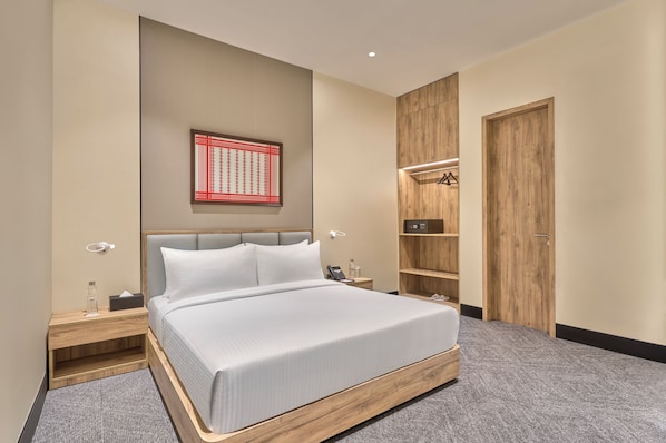 Executive Suite | Egyptian cotton sheets, premium bedding, down duvets, memory-foam beds