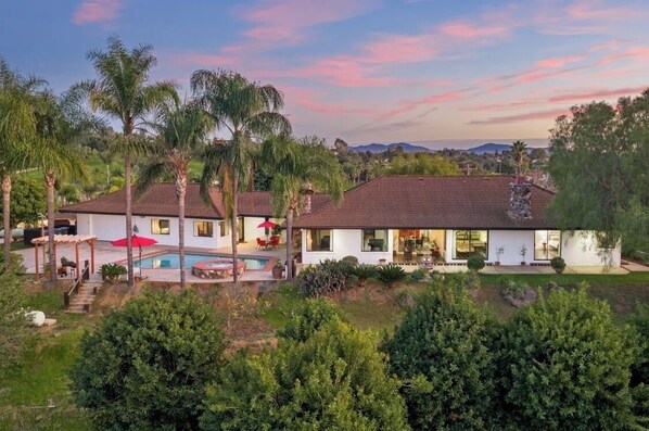 Exterior - Beautiful 4-bedroom house with AC in charming Fallbrook (Fallbrook)