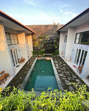 Outdoor pool - The Loloan Loft (Badung)