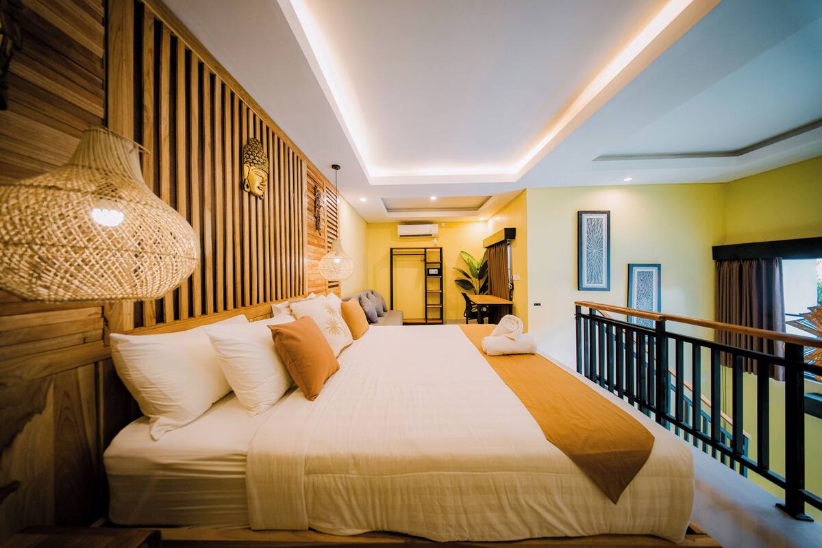Deluxe Loft, Pool View