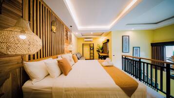 Deluxe Loft, Pool View | Desk, laptop workspace, free WiFi