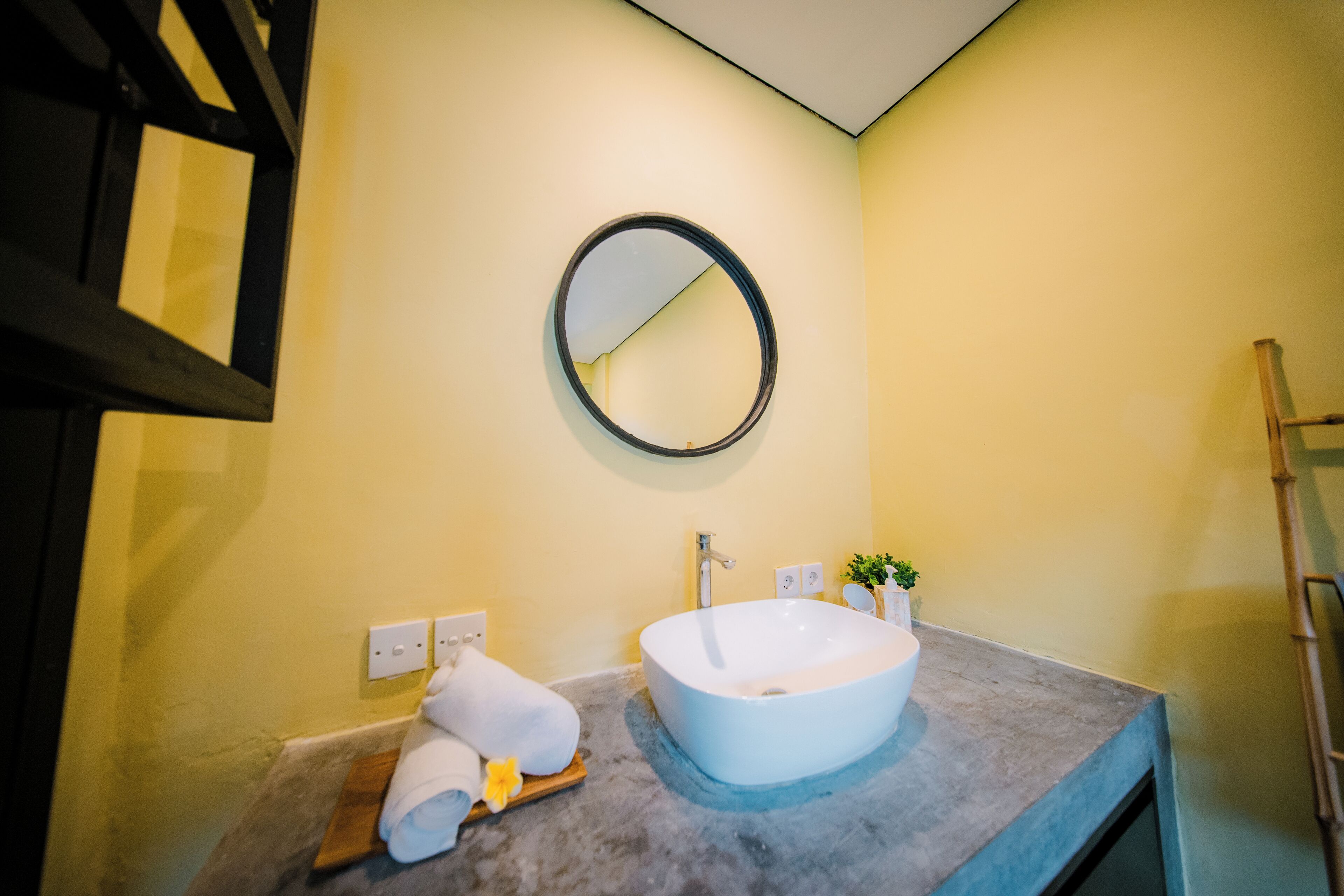 Superior Loft, Pool View | Bathroom | Shower, towels, soap, shampoo
