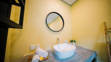 Superior Loft, Pool View | Bathroom | Shower, towels, soap, shampoo